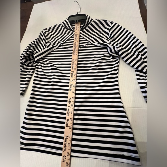 DOTS TOP BLACK & WHITE STRIPES. SIZE MED MOCK TURTLE NECK W/OPEN SCOOP NECK - Picture 3 of 7